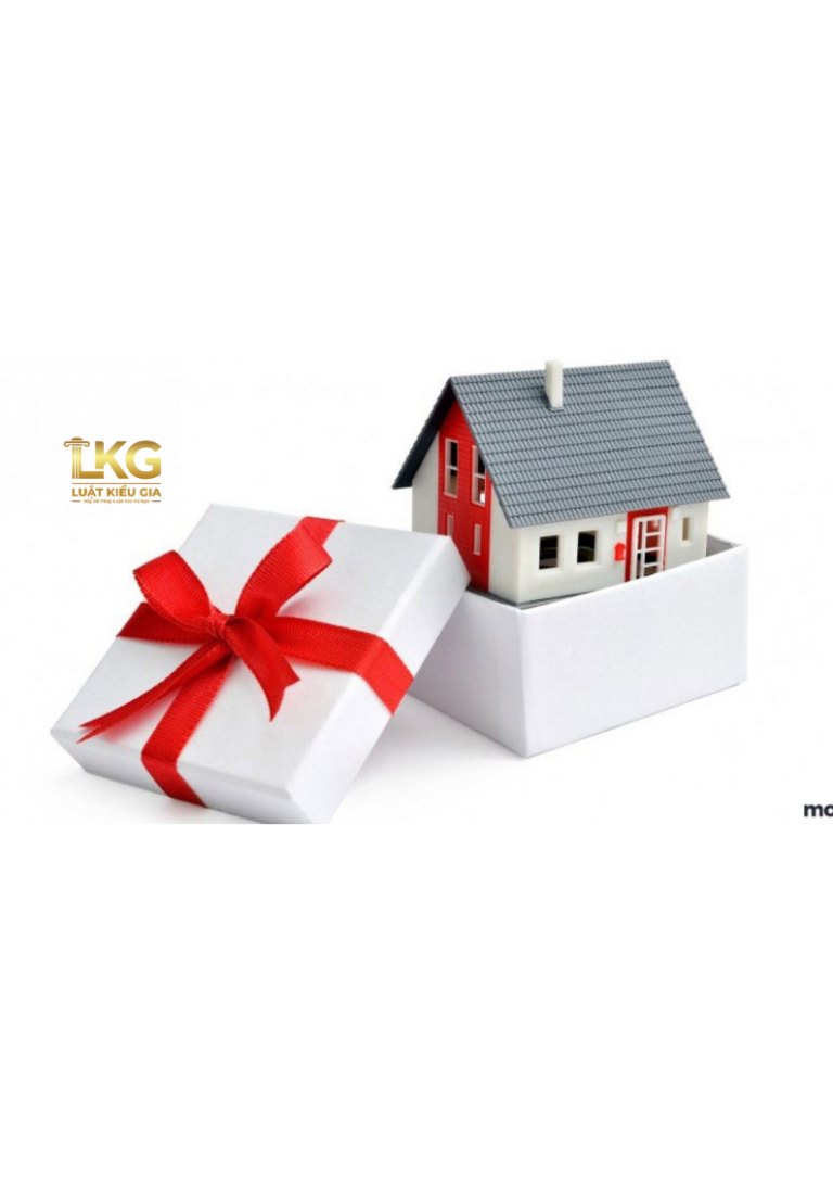 Cha mẹ tặng cho đất cho con có được miễn thuế không?